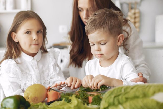 Como reeducar nutricionalmente os filhos pequenos?