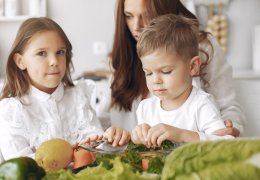 Como reeducar nutricionalmente os filhos pequenos?